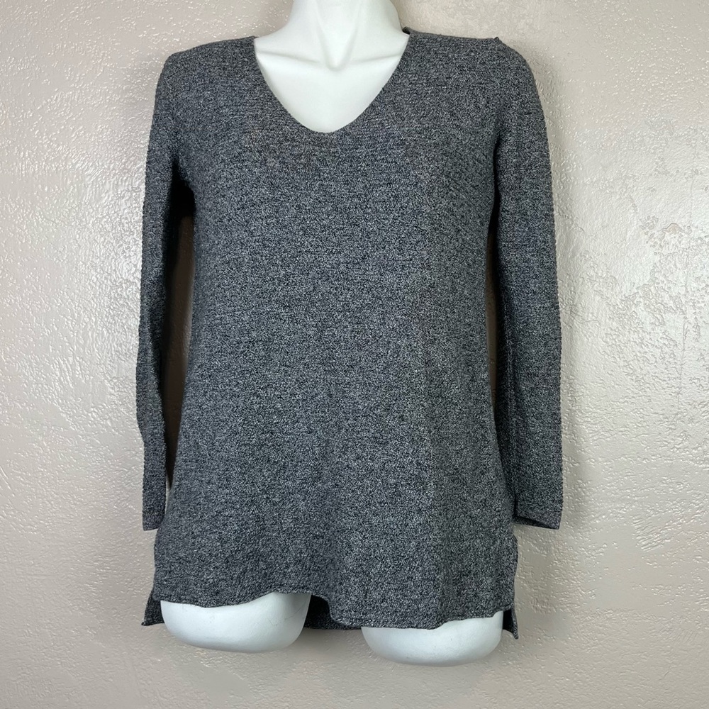5/$30 Old‎ navy women long sleeve V-neck gray top size XS